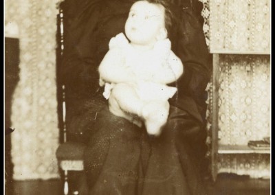 Jose Mª Usandizaga con su abuela Dña. Josefa Carril